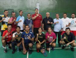 Tunjukkan Semangat Berolahraga, Menpora Dito Main Bulu Tangkis Bareng Menteri Investasi Bahlil Lahadalia