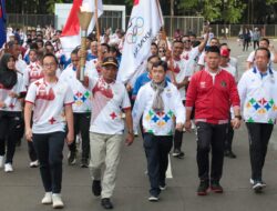 Torch Relay SEA Games 2023 Kamboja, Plt Menpora Muhadjir Effendy Berlari Bawa Obor di GBK