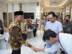Makan Siang Bareng Rekan Media, Plt Menpora Muhadjir Effendy Bicara Persiapan Piala Dunia U-20 hingga PON 2024
