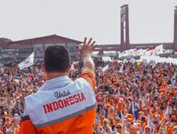Anies Baswedan Nongkrong Bareng Konten Kreator, Saat Mampir Ke Sentra Kampung Pempek