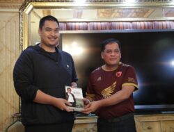 Sahur di Rumah Mantan Ketum PSSI Nurdin Halid, Menpora Dito Dapat Dua Buku Soal Sepak Bola Indonesia