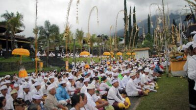 Dilema Bagi Masyarakat Bali Saat Ada Upacara Adat, Adanya Pelarangan Air Minum Kemasan di Bawah 1 Liter